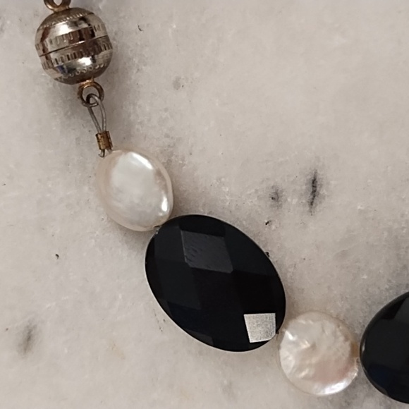 Vintage Iridescent Coin Pearls & Black Faceted Onyx Bead Bracelet Magnetic Clasp - Picture 3 of 12